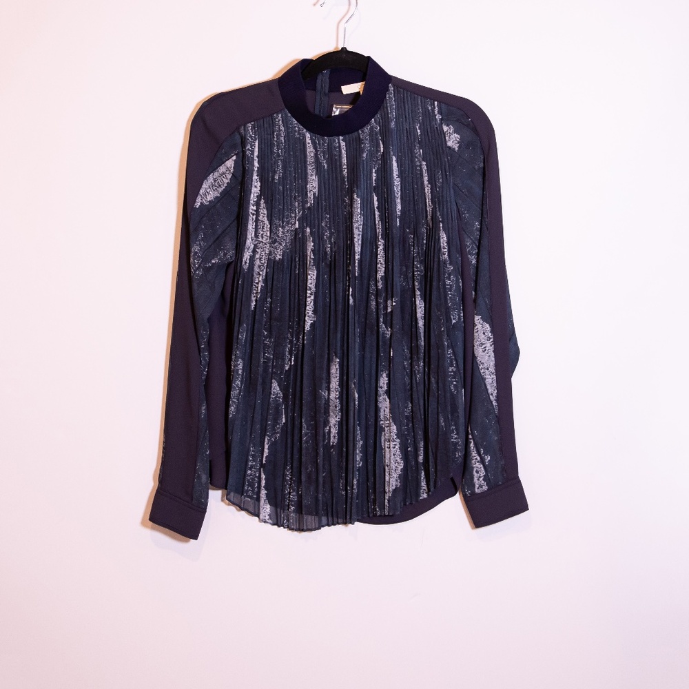 NEW O'2nd Plisse Chiffon Pleated Navy Blue Multi Color Long Sleeve Blouse Shirt